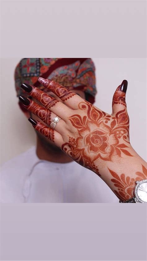 The experienced mehndi artists will visit your door to make your event even more happening by bringing you classic adornment via latest mehndi designs. Pin on batul henna