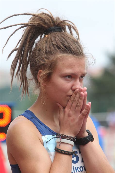 Po nejrychlejších časech v rozplavbách i semifinále vylepšila ve finále vlastní český rekord o 69 setin na 1:56,27 a v těsném závěru porazila o dvě setiny úřadující mistryni světa a světovou rekordmanku federicu pellegriniovou z itálie. BARBORA MALÍKOVÁ nova mistryně Evropy - Online sportovní ...