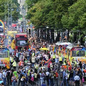 Höhepunkt ist natürlich wieder die regenbogenparade, die am 16. Wichita Pride 2020 - dates, times, map - GayCities Wichita