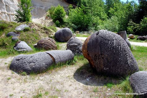 Parscov nucu trovanti ulmet schituri rupestre bozioru blocuri de calcar badila. Romania Megalitica: Exploziv. Trovantii sunt FORME de ...