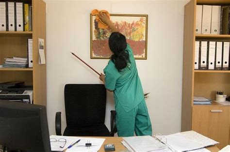 Banyak para wanita indonesia mempercayakan perawatan ke produk yang dihasilkan. Gaji Selangit Cleaning Service di Singapura Tembus Angka di Atas Rp 20 Juta, Para Pelamar Wajib ...