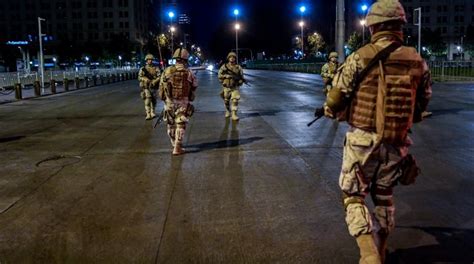Revisa a qué hora comienza según la región donde vives. Chile: Fuerzas Armadas levantan toque de queda en Santiago ...