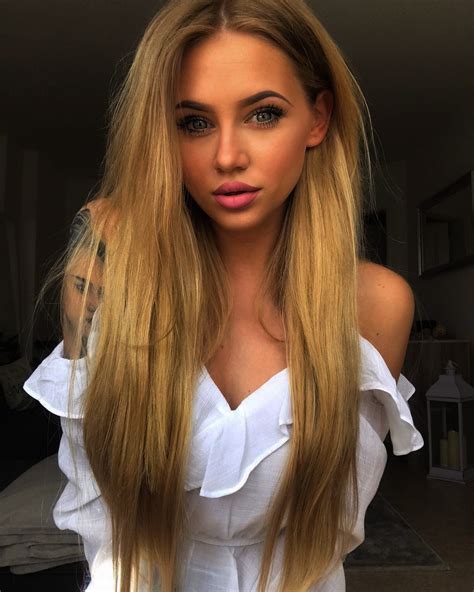 Marina veut se faire baiser par un jeune. Dépuceler une jeune femme âgée 20 ans - Sexe tube hard