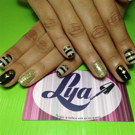 Generalmente este tono dorado se utiliza para hacer ver el diseño de uñas que. Pin en Lya Clásico