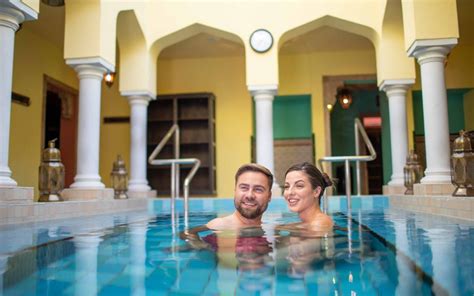 Gleichsam wie ein maurischer palast erhebt sich der imposante bäderkomplex der saarland therme über die saar und lädt auf. Test - Saarland Therme
