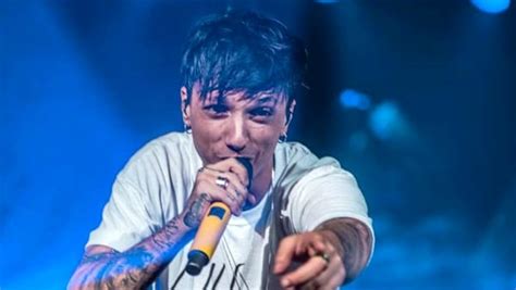 Un altro conduttore e giornalista televisivo che non ha bisogno di tante presentazioni è enrico mentana. Sanremo 2019, cantanti, conduttori, ospiti: quanta Roma ...