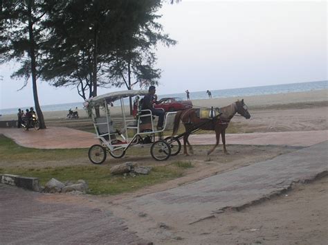 Ii atau gendang yang bersaiz besar) dan 55 cm ukur. UNGGUL GONGKIAT: Pantai Batu Buruk Kuala Terengganu