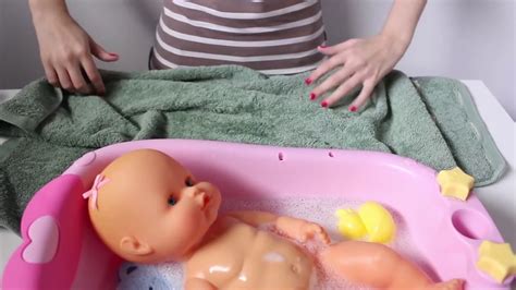 Delight your little one with a bitty baby to cuddle and love—and treasure for years to come. Baby Doll Bathtime Nenuco Baby Girl Change Diaper How to ...