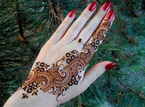 Karena kulit tangan itu tidak mudah berkeringat dan teksturnya cukup bagus untuk di lukis dengan henna hehe. Gambar Henna Tangan Yang Bagus Dan Simple - Gambar Terbaru HD