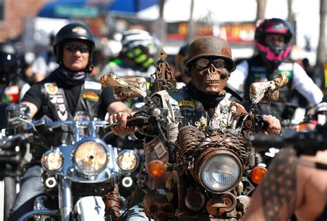 The festivities include motorcycle racing, concerts, parties, and street festivals. Daytona Beach's Bike Week attracts more than 300,000 ...