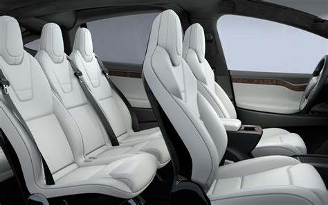 Dabei legen wir den schwerpunkt auf das platzangebot und die familientauglichkeit: A look at the Tesla Model X's vegan Ultra White interior ...