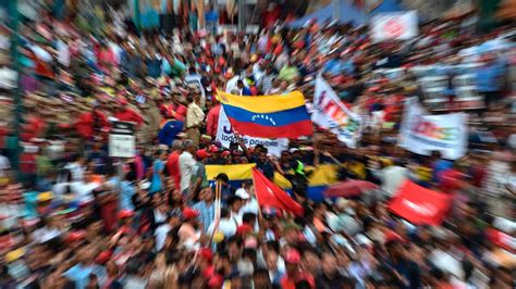 Violentas protestas estallaron el miércoles en bogotá y otros puntos de colombia, a causa de la una noche de protestas en la capital colombiana por la muerte de un hombre detenido deja como. Venezuela: protestas sociales dejan al menos 13 personas ...