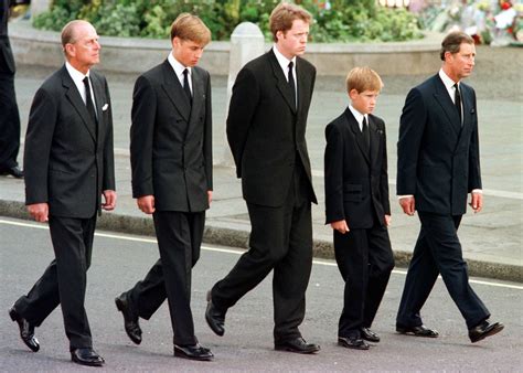 August 1997 in großbritannien und auf der ganzen welt geschah, ist fraglich. Prinzessin Diana (†36): Die unglaublichen Zahlen und ...