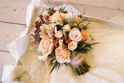 And when you pepper in an array of textures, you'll have a bouquet that will highlight all the best parts of fall. 22 Incredible Autumn Wedding Bouquets you'll LOVE ...