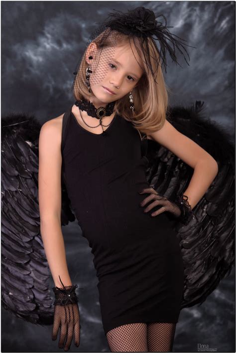 Joe and shelly are a pair of guests that have appeared on the maury show a recorded 7 times. Model Elona V » Living Dolls