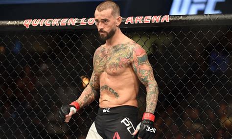 Cm punk started out as a self taught background wrestler before transitioning into a star on the independent scenes in the early 2000's. CM Punk reviendra bien à l'UFC selon sa femme A.J. Lee