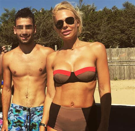 She was born in 1980s, in millennials generation. Ilary Blasi, bikini al top anche al terzo figlio - Mamme a ...