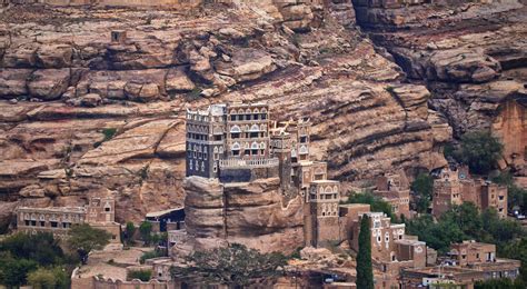 The republic of yemen is a country on the southwestern corner of the arabian peninsula, bordering the arabian sea and gulf of aden on the south and the red sea on the west. File:Rock Palace, Yemen (12672026784).jpg