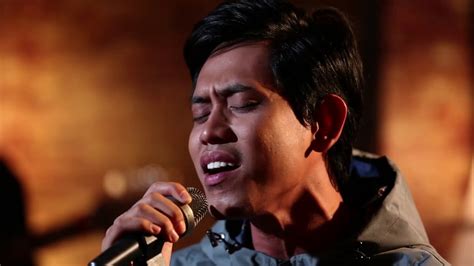 Becoming a hits singer with the popular karaoke app, smule, khai bahar started to make his name on the music industry. UNPLUGGED: KHAI BAHAR - BAYANG (AKUSTIK) - YouTube