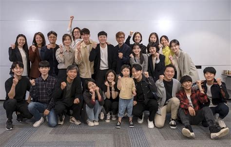 Hospital playlist has been an emotional rollercoaster from start to finish, with revelations and confessions from characters we have grown to adore. First script reading for tvN drama series "Wise Doctor ...