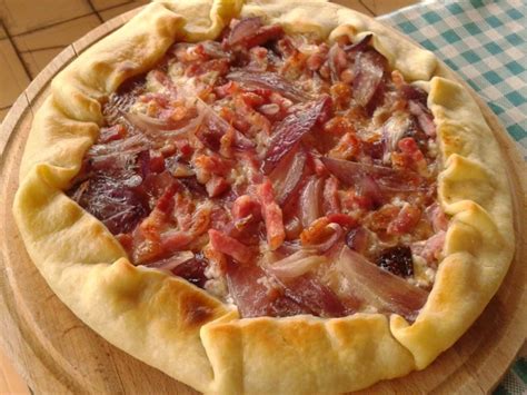 Chiarito questo, passiamo alla questione ingredienti: TORTA SALATA MASCARPONE, PANCETTA E CIPOLLA ROSSA DI ...