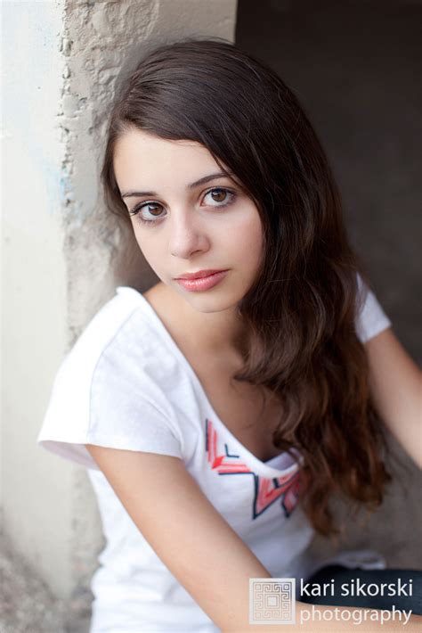 Female with glasses in casual clothes, smiling, background city park,tree, grass, meadow. girl 13 year old - Скачай-ка