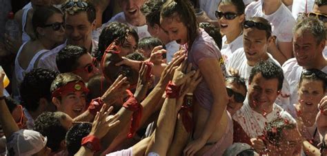 Cuándo puede volver a estar cerca de otras personas (suspender el aislamiento en su casa) depende de diversos factores según cada situación. Científico chino propone que una mujer pueda casarse "con ...