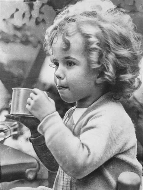 Shirley temple black is widely regarded as an american heroine who devoted her career first to films and then to public service. Shirley Temple,1934. | Shirly temple, Shirley temple ...