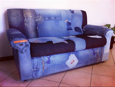 Cuscini decorativi per divani 15 idee per valorizzare il salotto con un cuscino d arredo. Il divano in jeans - Cose di Casa