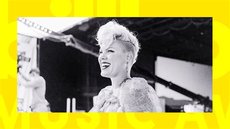 P!nk walk me home live (all i know so far: P!NK to Receive ICON Award and Perform at 2021 BBMAs ...