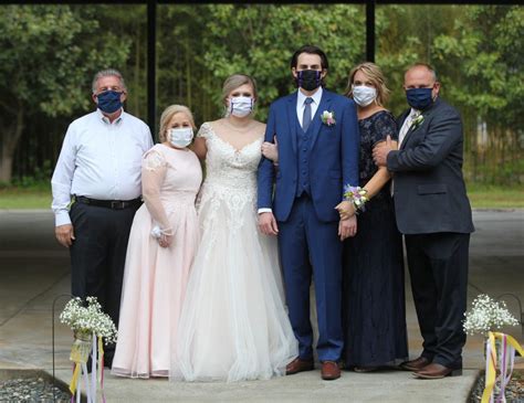 How zoe larkin photography, a wedding photography business, deals with covid wedding reschedulings, cancelations, downsizing + other changes. Couple doesn't let COVID-19 stop wedding | News ...