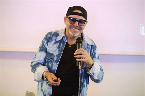 Qui trovate tutte le ultime novità dal mondo del mitico blasco! Vasco Rossi da record: biglietti finiti per Modena Park ...