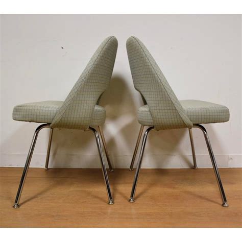 A faithful reproduction of the 1948 modern classic sitting chair. Original Eero Saarinen for Knoll Dining Chair | Chairish
