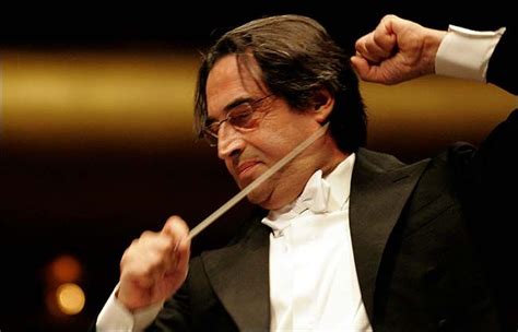 Born 28 july 1941) is an italian conductor. Riccardo Muti dirige le Requiem de Verdi au cimetière ...