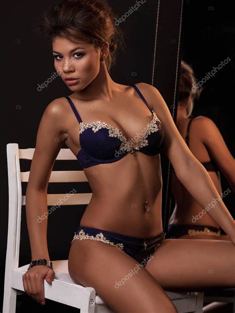 Femme nue sublime language:fr / sublime en lingerie et divine nue pour son calendrier 2016. Attrayant et imposant Métis jeune femme sexy mince corps ...