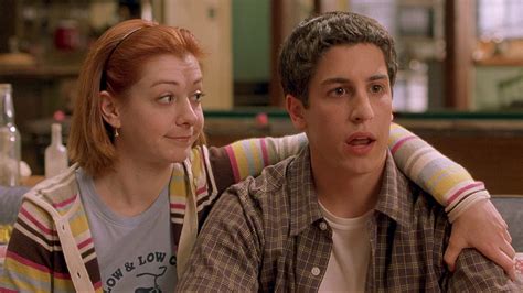 Jim and his friends are now in college, and they decide to meet up at the beach house for some fun. American Pie 2 (2001) Movie Review ~ Midnight Movies