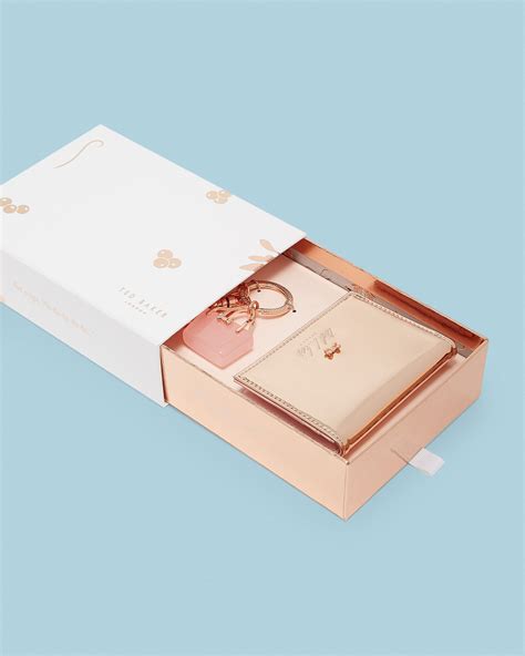 Ted baker gift sets for her are a thoughtful way to give someone special a taste of this quintessentially british brand. Ted Baker Bag charm and card holder gift set Light Pink ...