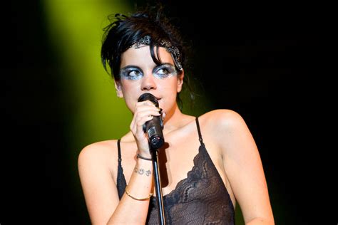 Lily allen was born on may 2, 1985 in hammersmith, london, england as lily rose beatrice allen. Lily Allen pensó en consumir heroína durante la gira con ...