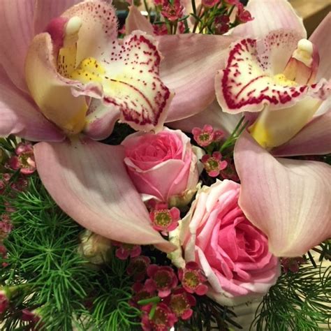 Buche di fiori da matrimonio orchide. Rose e orchidee per un Matrimonio Wedding with roses and ...