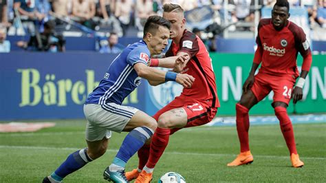 Verliert beim absteiger 3:4 und vergeigt wohl die champions champions league ausgerechnet auf schalke vergeigt? FC Schalke 04 - Eintracht Frankfurt Highlights - Schalke ...