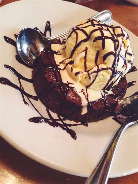 They have granny's classic apple pie, strawberry cheesecake and brownies. Big ol' brownie Texas Roadhouse | Sweet Temptations ...