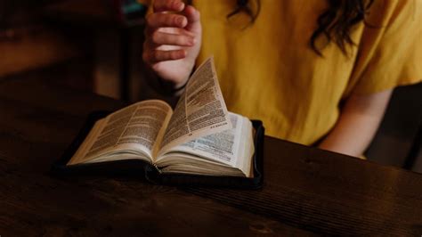 Posted under renungan on : Bacaan Injil dan Renungan (Minggu, 17 Januari 2021 ...