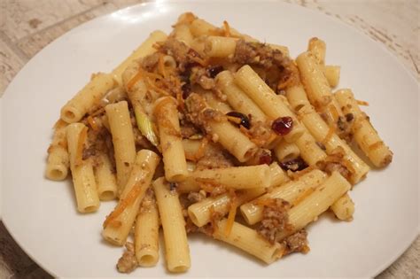 La ricetta della pasta con fave fresche e finocchietto profuma di primavera e di freschezza ma anche di sole e terra arsa. PASTA CON LE SARDE e finocchietto selvatico | ricetta ...