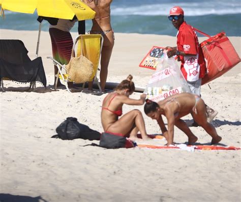 Maybe you would like to learn more about one of these? Jade Barbosa e Flávia Saraiva aproveitam dia de praia no ...