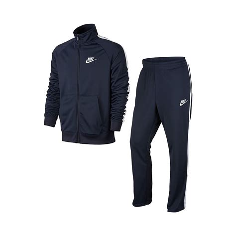 Verschiedene trainingsanzüge eignen sich hinsichtlich ihres schnittes und der verwendeten materialien unterschiedlich gut für verschiedene bereiche. Palestra Nike Tuta Poly Zip Basic Blu 840643-451 ...