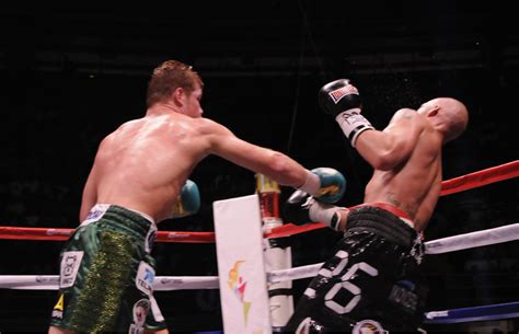 El combate atraerá a unos 70,000 aficionados al at&t stadium de arlington, un récord en ese escenario para una pelea de boxeo, lo cual significará que canelo estará arropado porque la mayoría de los asistentes estarán a. i: Regresa el Mataviejitos Canelo Álvarez y gana, como se ...