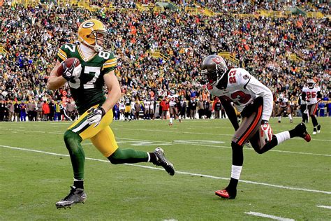 24 jan 2021 you are currently watching green bay packers vs tampa bay buccaneers live in hd directly from your pc, mobile and tablets. Tampa Bay Buccaneers V Green Bay Packers Photograph by ...