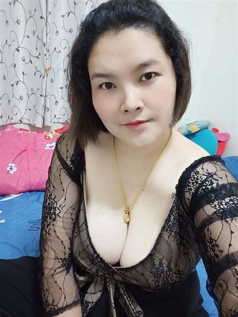 Sepanjang perjalanan kami bercerita satu sama lain dan akhirnya aku ketahui bernama dewi, seorang janda dengan 3 orang anak dimana suaminya meninggal dunia. See and Save As janda montok tebal tetek besar porn pict ...