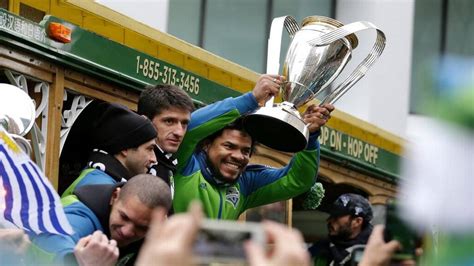 Le défenseur central panaméen des seattle sounders, román torres, a. MLS: Past champions, best records and top goal scorers ...