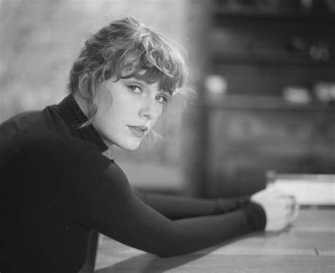 The singer appeared at the event's limited red carpet (there's still an ongoing pandemic. Тейлор Свифт - Taylor Swift фото №1284891 - Taylor Swift ...